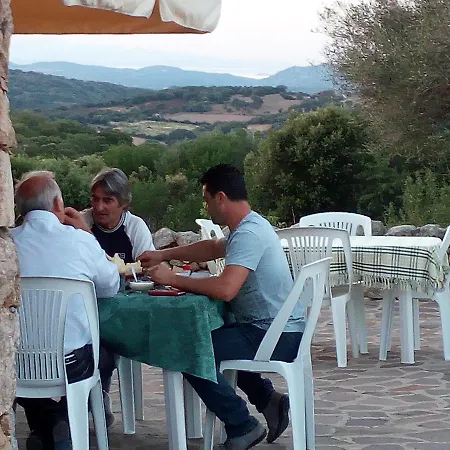 Turismo Rurale L'agliuledda ファームステイ