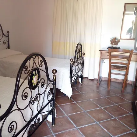 Turismo Rurale L'Agliuledda Farm stay *